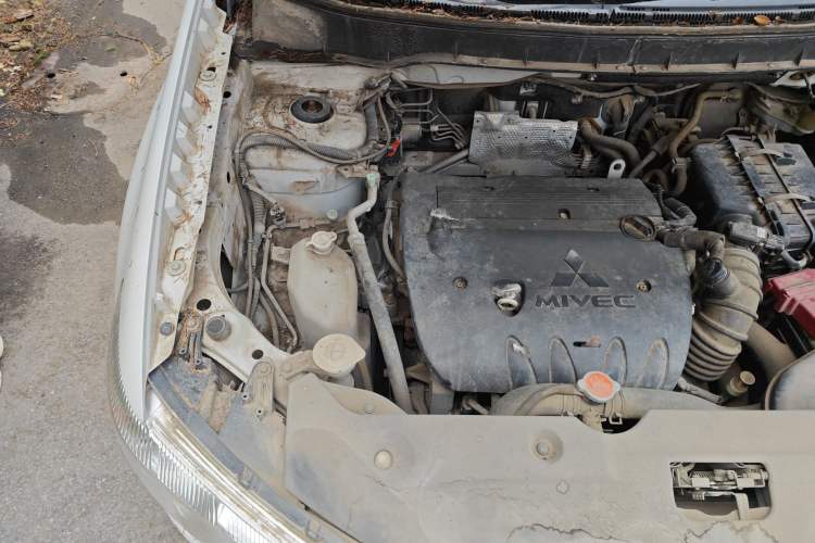 Used Mitsubishi ASX 2013 2.0L CVT Two-Wheel Drive Elite Edition Engine Bay Right