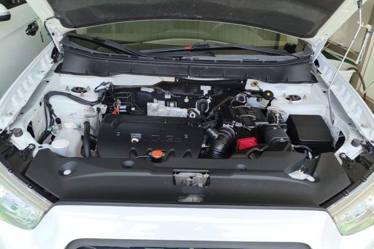 Used Mitsubishi ASX 2013 2.0L CVT Two-Wheel Drive Elite Edition Engine Bay