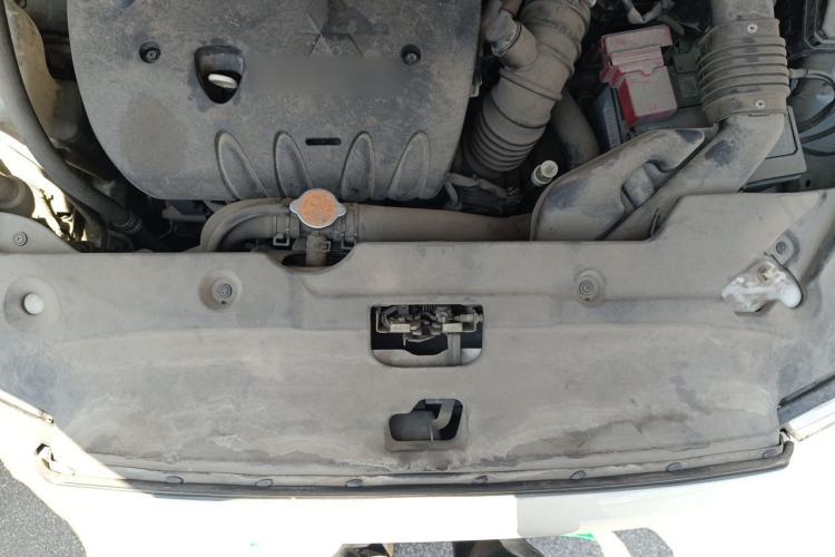 Used Mitsubishi ASX 2013 2.0L CVT Two-Wheel Drive Elite Edition Engine Bay