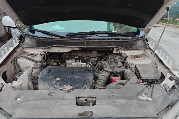 Used Mitsubishi ASX 2013 2.0L CVT Two-Wheel Drive Elite Edition Engine Bay