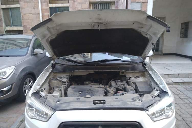 Used Mitsubishi ASX 2013 2.0L CVT Two-Wheel Drive Elite Edition Engine Bay
