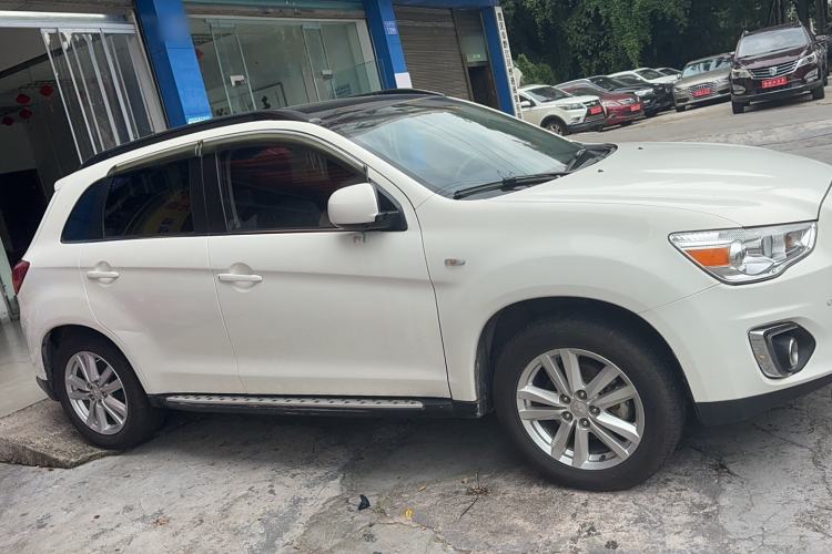Used Mitsubishi ASX 2013 2.0L CVT Four-Wheel Drive Premium Edition Exterior 2