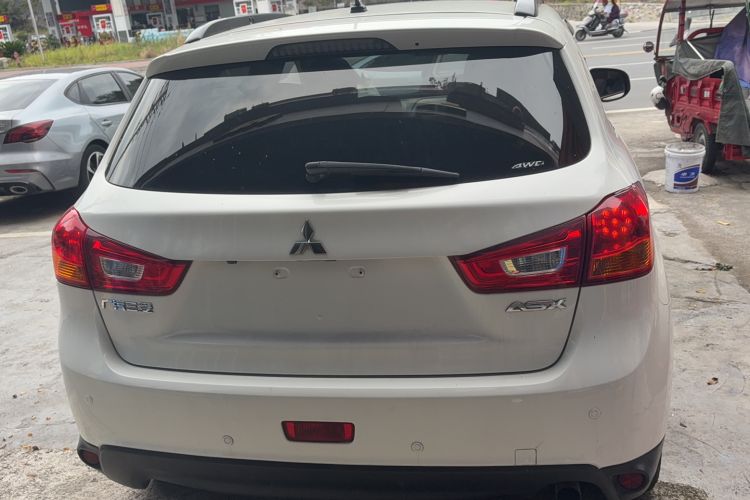 Used Mitsubishi ASX 2013 2.0L CVT Four-Wheel Drive Premium Edition Exterior 4
