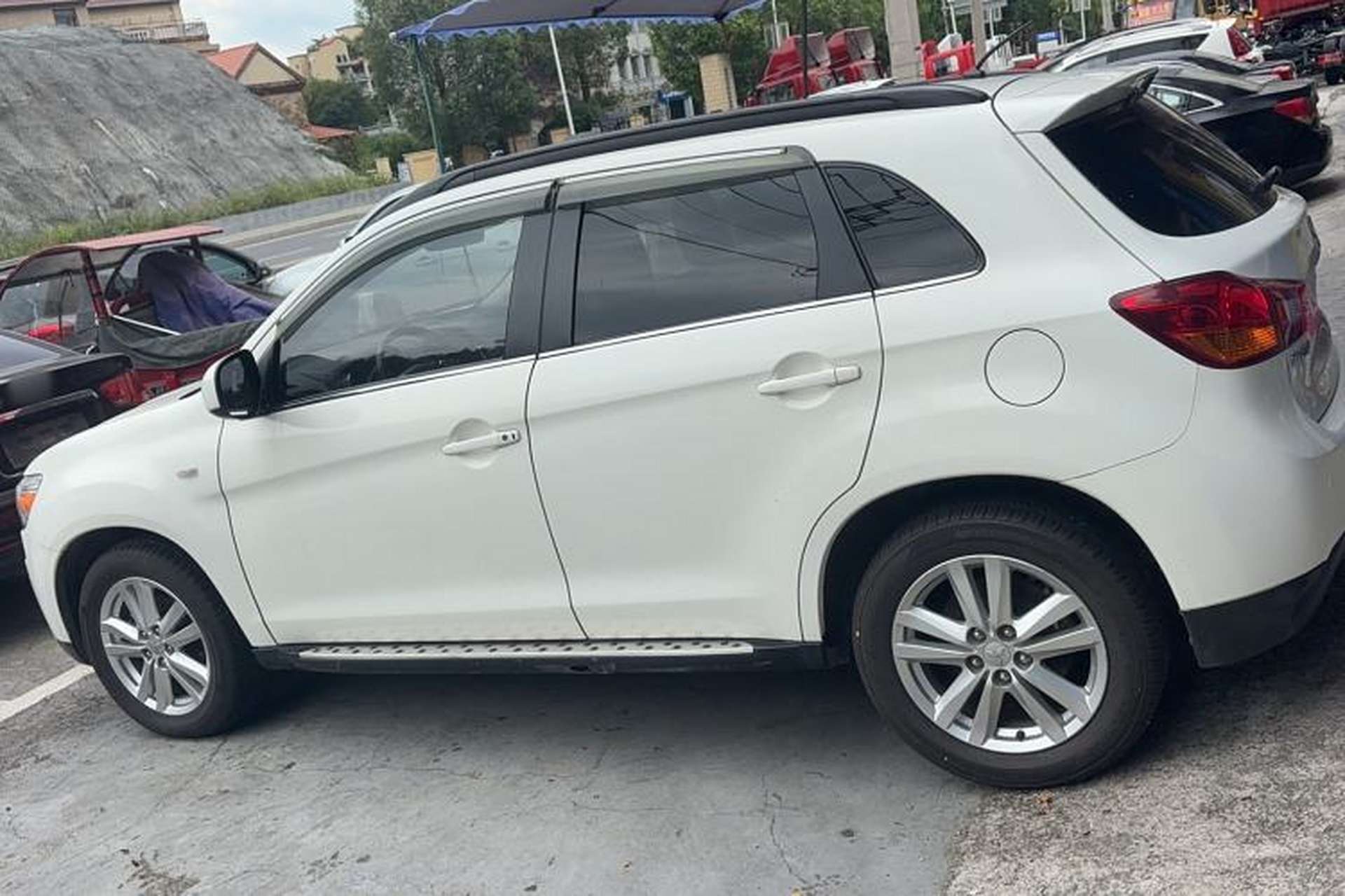 Used Mitsubishi ASX 2013 2.0L CVT Four-Wheel Drive Premium Edition Exterior 5