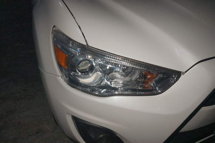 Used Mitsubishi ASX 2013 2.0L CVT Two-Wheel Drive Elite Edition Exterior 6