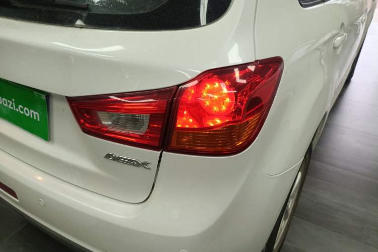 Used Mitsubishi ASX 2013 2.0L CVT Two-Wheel Drive Elite Edition Exterior 6