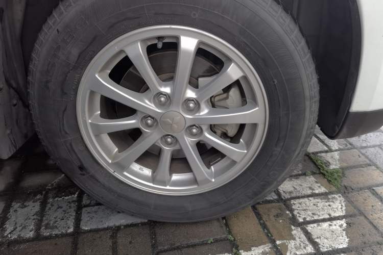 Used Mitsubishi ASX 2013 2.0L CVT Two-Wheel Drive Luxury Edition Exterior 7
