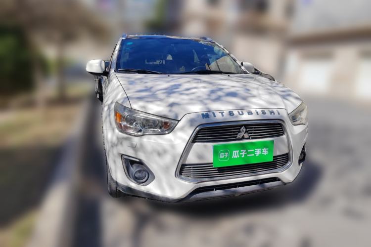 Used Mitsubishi ASX 2013 2.0L CVT 4x4 Flagship Edition Front Right 45 Deg