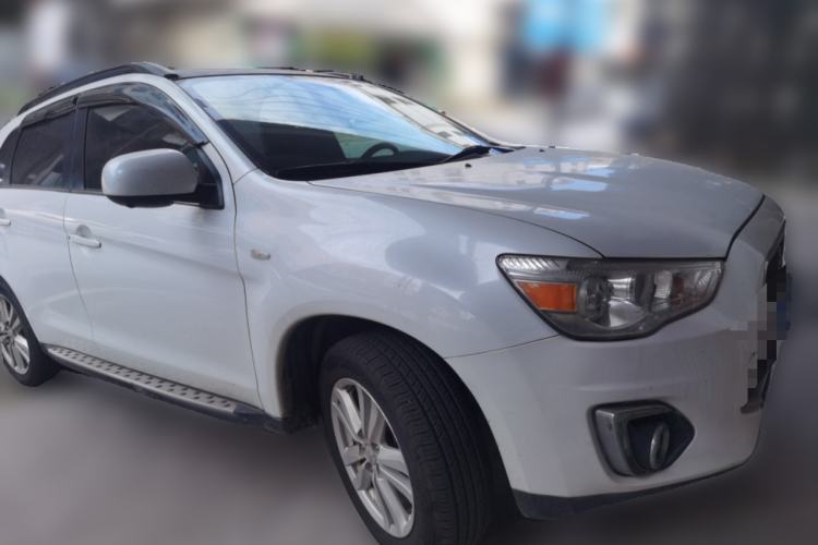 Used Mitsubishi ASX 2013 2.0L CVT Four-Wheel Drive Premium Edition Front Right 45 Deg