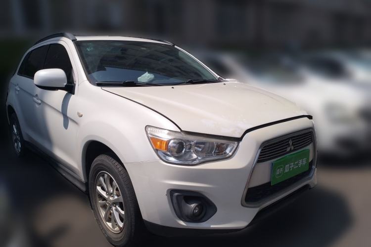Used Mitsubishi ASX 2013 2.0L CVT Two-Wheel Drive Elite Edition Front Right 45 Deg