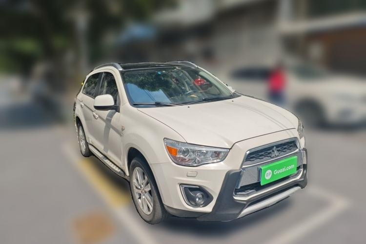 Used Mitsubishi ASX 2013 2.0L CVT 4x4 Flagship Edition Front Right 45 Deg