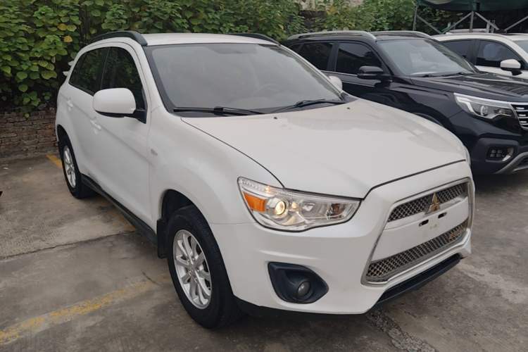 Used Mitsubishi ASX 2013 2.0L CVT Two-Wheel Drive Tech Edition Front Right 45 Deg