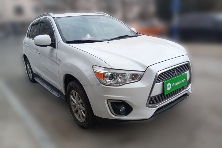 Used Mitsubishi ASX 2013 2.0L CVT Two-Wheel Drive Elite Edition Front Right 45 Deg