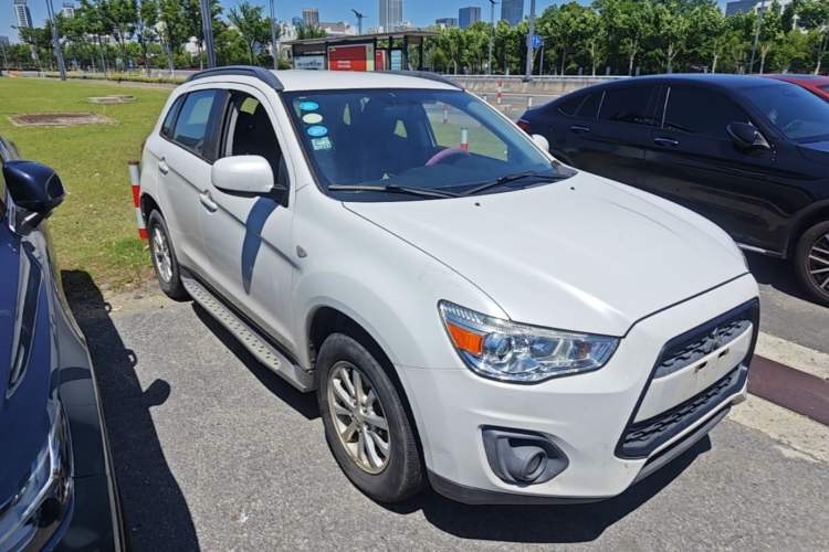 Used Mitsubishi ASX 2013 2.0L CVT Two-Wheel Drive Elite Edition Front Right 45 Deg