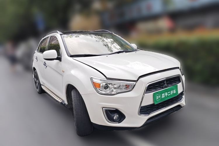 Used Mitsubishi ASX 2013 2.0L CVT Four-Wheel Drive Premium Edition Front Right 45 Deg