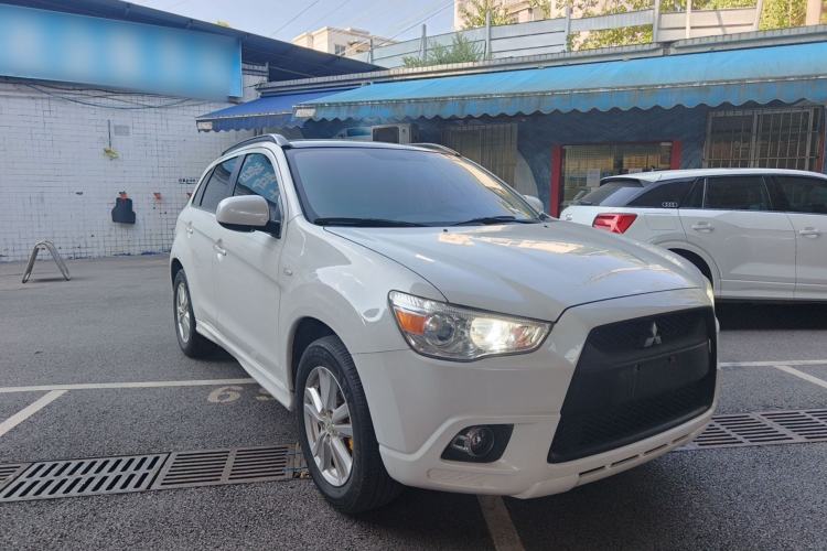 Used Mitsubishi ASX 2013 2.0L CVT Four-Wheel Drive Premium Edition Front Right 45 Deg