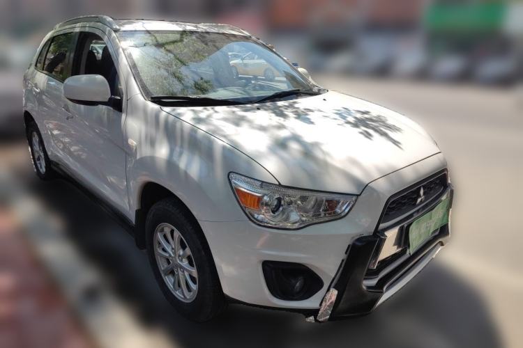 Used Mitsubishi ASX 2013 2.0L CVT Two-Wheel Drive Elite Edition Front Right 45 Deg