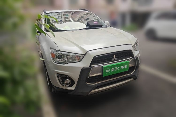 Used Mitsubishi ASX 2013 2.0L CVT Two-Wheel Drive Elite Edition Front Right 45 Deg