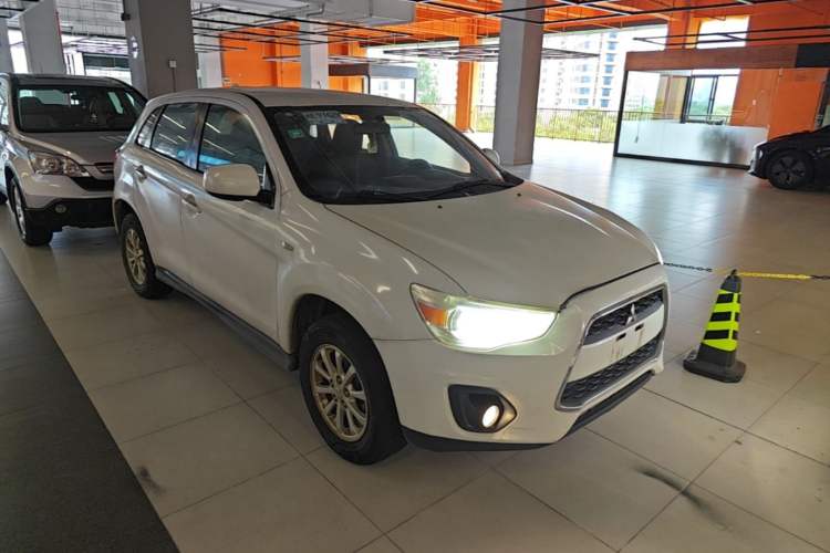 Used Mitsubishi ASX 2013 2.0L CVT Two-Wheel Drive Elite Edition Front Right 45 Deg