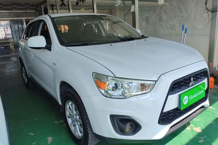 Used Mitsubishi ASX 2013 2.0L CVT Two-Wheel Drive Elite Edition Front Right 45 Deg