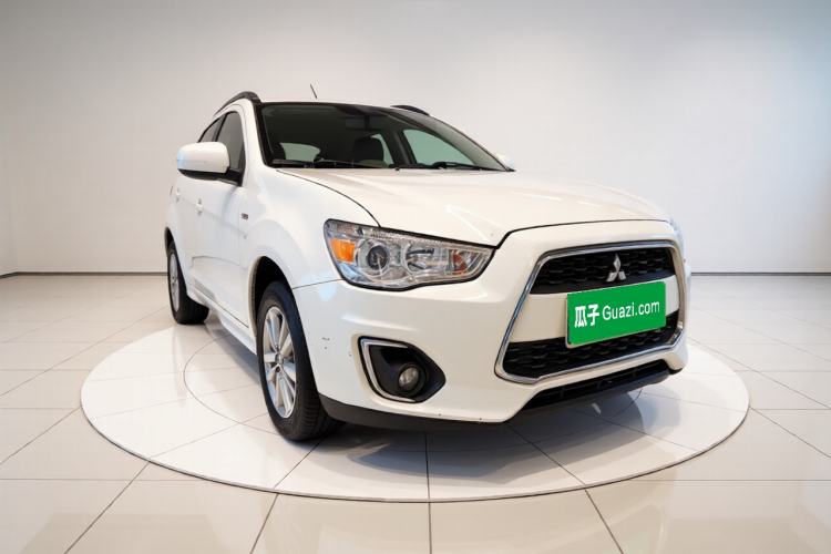 Used Mitsubishi ASX 2013 2.0L CVT 4x4 Flagship Edition Front Right 45 Deg