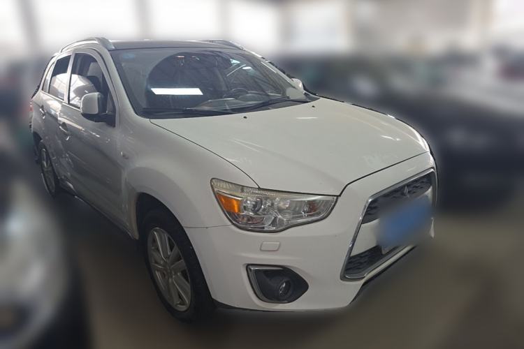 Used Mitsubishi ASX 2013 2.0L CVT 4x4 Flagship Edition Front Right 45 Deg