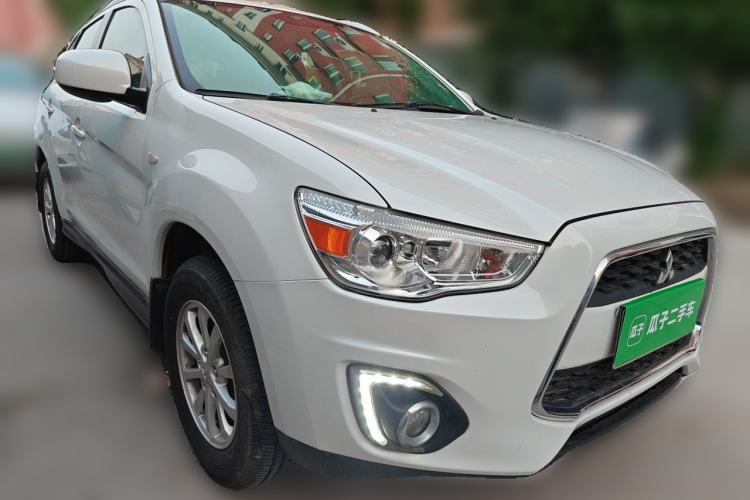 Used Mitsubishi ASX 2013 2.0L CVT Two-Wheel Drive Elite Edition Front Right 45 Deg