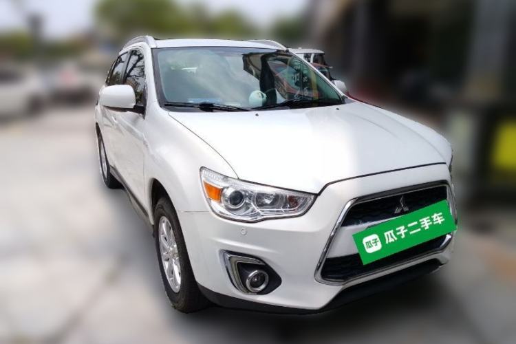 Used Mitsubishi ASX 2013 2.0L CVT Two-Wheel Drive Elite Edition Front Right 45 Deg