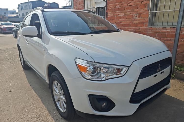 Used Mitsubishi ASX 2013 2.0L CVT Two-Wheel Drive Elite Edition Front Right 45 Deg
