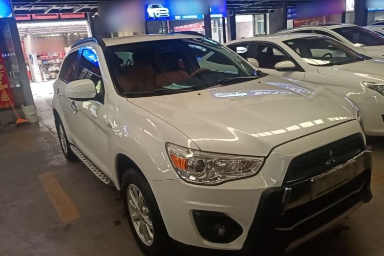 Used Mitsubishi ASX 2013 2.0L CVT Two-Wheel Drive Elite Edition Front Right 45 Deg