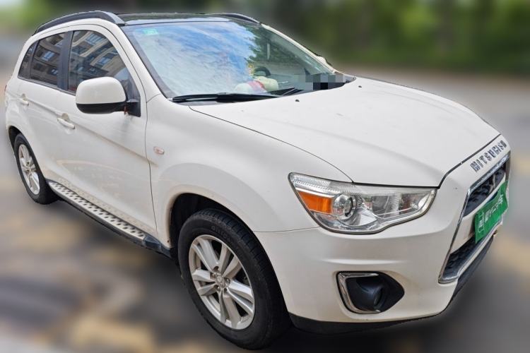 Used Mitsubishi ASX 2013 2.0L CVT Four-Wheel Drive Premium Edition Front Right 45 Deg