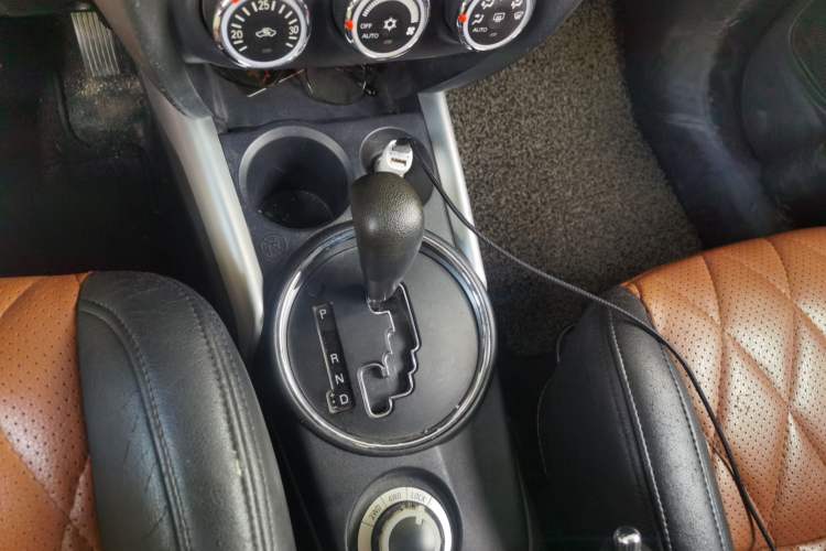 Used Mitsubishi ASX 2013 2.0L CVT Four-Wheel Drive Premium Edition Gear Lever