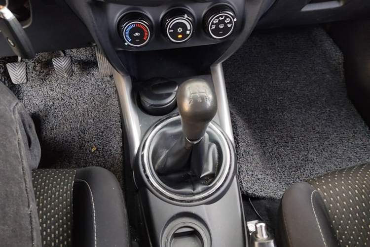 Used Mitsubishi ASX 2013 1.6L Manual Two-Wheel Drive Standard Edition Gear Lever