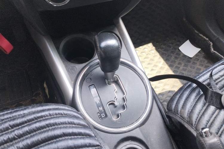 Used Mitsubishi ASX 2013 2.0L CVT Two-Wheel Drive Elite Edition Gear Lever