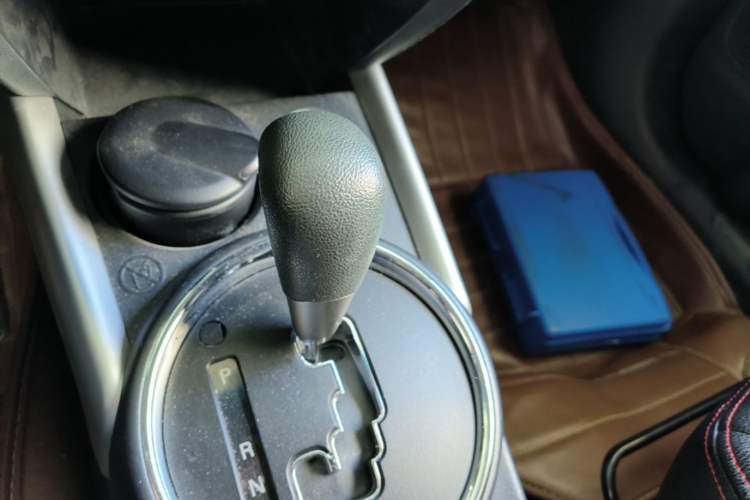 Used Mitsubishi ASX 2013 2.0L CVT Two-Wheel Drive Elite Edition Gear Lever