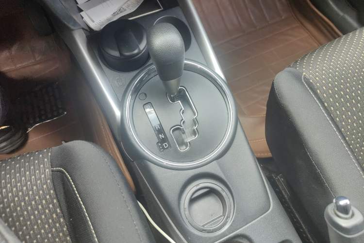 Used Mitsubishi ASX 2013 2.0L CVT Two-Wheel Drive Elite Edition Gear Lever