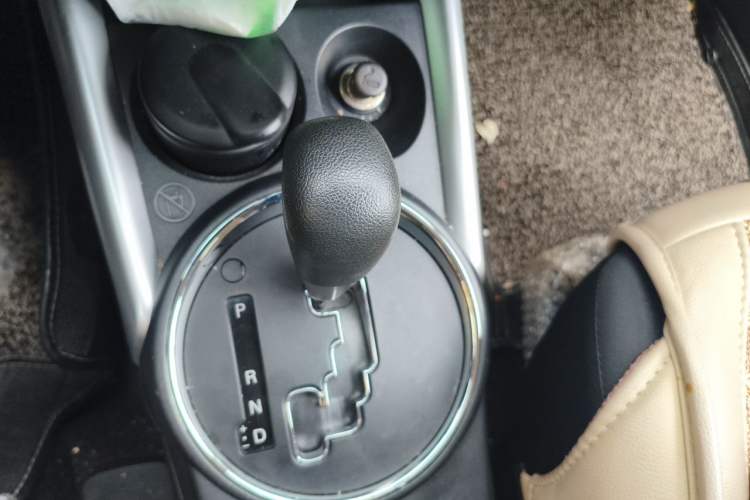 Used Mitsubishi ASX 2013 2.0L CVT Two-Wheel Drive Elite Edition Gear Lever