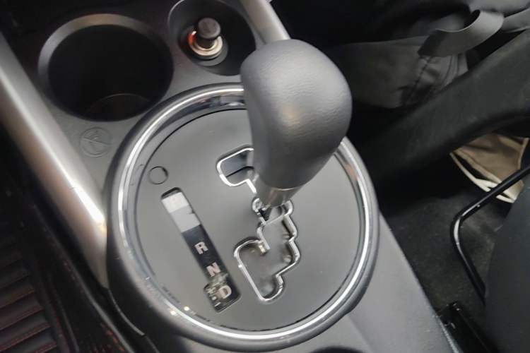 Used Mitsubishi ASX 2013 2.0L CVT Two-Wheel Drive Tech Edition Gear Lever