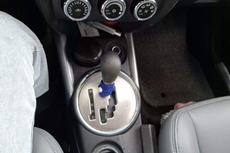 Used Mitsubishi ASX 2013 2.0L CVT Two-Wheel Drive Elite Edition Gear Lever