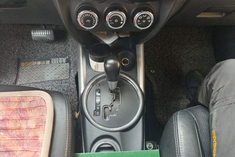 Used Mitsubishi ASX 2013 2.0L CVT Two-Wheel Drive Luxury Edition Gear Lever