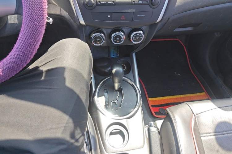 Used Mitsubishi ASX 2013 2.0L CVT Two-Wheel Drive Elite Edition Gear Lever