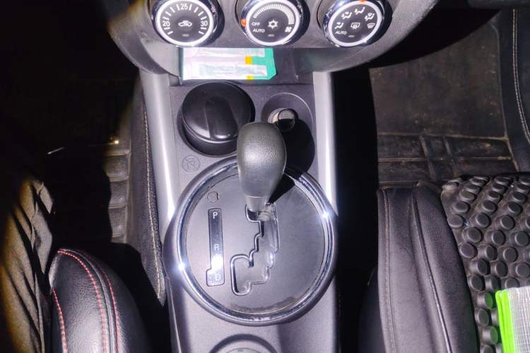 Used Mitsubishi ASX 2013 2.0L CVT Two-Wheel Drive Elite Edition Gear Lever