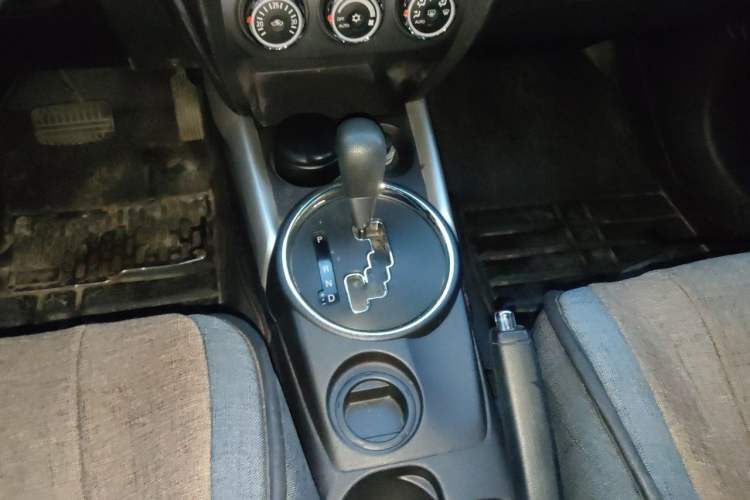 Used Mitsubishi ASX 2013 2.0L CVT Two-Wheel Drive Elite Edition Gear Lever