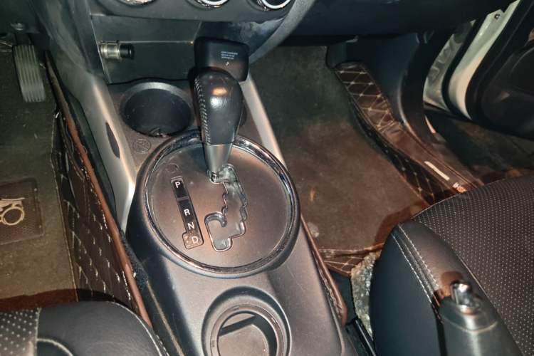 Used Mitsubishi ASX 2013 2.0L CVT Two-Wheel Drive Luxury Edition Gear Lever