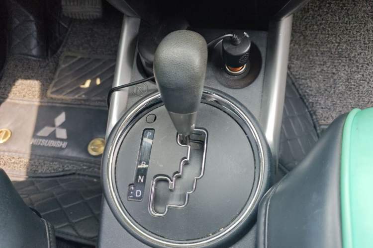 Used Mitsubishi ASX 2013 2.0L CVT Two-Wheel Drive Elite Edition Gear Lever