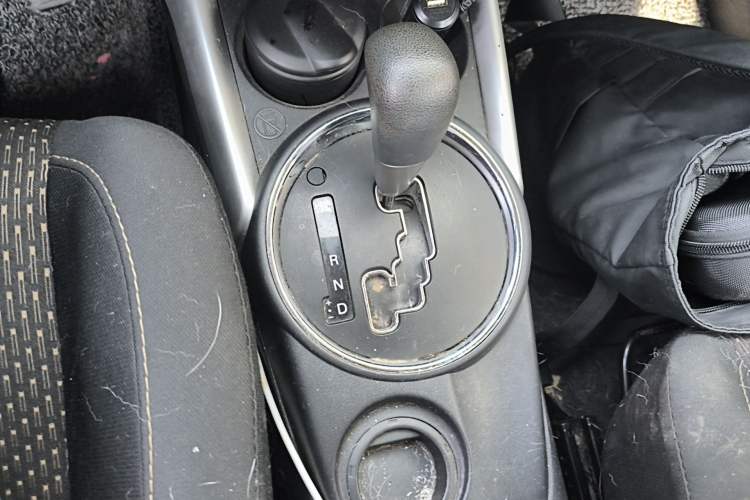 Used Mitsubishi ASX 2013 2.0L CVT Two-Wheel Drive Elite Edition Gear Lever