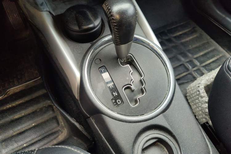 Used Mitsubishi ASX 2013 2.0L CVT Two-Wheel Drive Luxury Edition Gear Lever