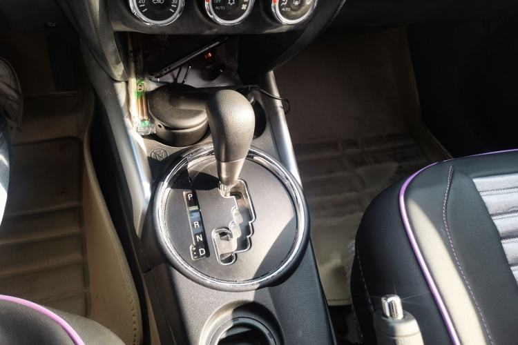 Used Mitsubishi ASX 2013 2.0L CVT Two-Wheel Drive Elite Edition Gear Lever