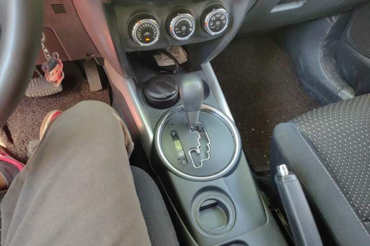 Used Mitsubishi ASX 2013 2.0L CVT Two-Wheel Drive Elite Edition Gear Lever