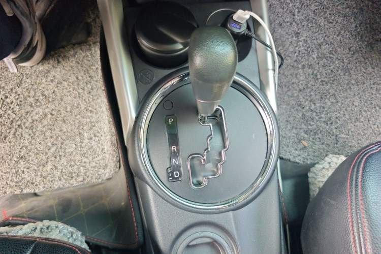Used Mitsubishi ASX 2013 2.0L CVT Two-Wheel Drive Elite Edition Gear Lever